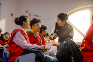 进社区话安全 零距离筑屏障  冰城公安深入开展烟花爆竹安全宣传