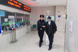 通河公安紧急救助突发脑出血老人