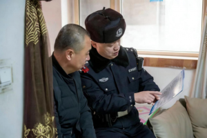 冰城公安：聚焦老年群体  开展烟花爆竹安全宣传活动