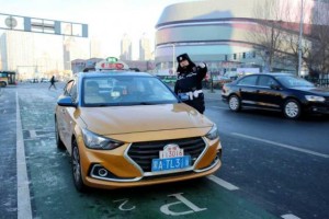 冰城公安：深耕交通治理  护航商圈景区平安出行路