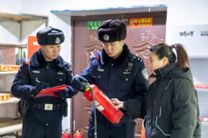 冰城公安：守牢烟花售卖关  护航平安迎佳节