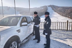 冰城公安：用细致服务  为帽儿山滑雪场增添“温暖底色”
