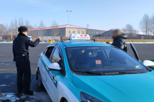 南岗分局民警巡逻中暖心助力 为外地游客、迷路男孩排忧解难