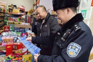 两封“家书”送手中 安全燃放在心头