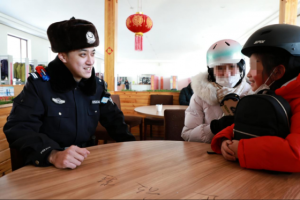 冰城公安:精耕警务室一线    为八方来客守护旅途安宁