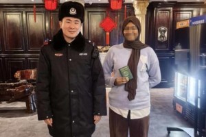 游客不慎遗落重要证件  民警及时交还获肯定