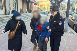 寒冬暖心护平安 南岗民警巡逻中接连救助走失老人