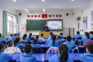 冰城民警进校园 上好开学安全第一课