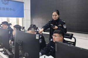 冰城女警：柔肩扛重任 藏蓝守初心