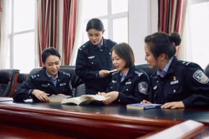 巾帼展风采 共绘新华章  冰城公安开展“三・八”国际劳动妇女节  系列庆祝活动