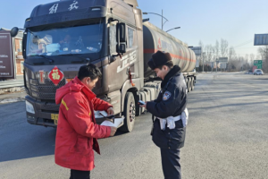 冰城公安“查+管+宣”  筑牢道路平安防线