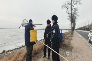 哈市呼兰警方全面织牢“春融期”  江上安全防护网