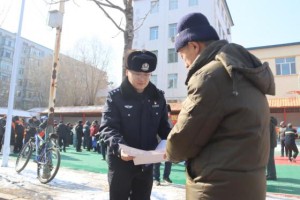 宾县公安局借力“3・15”开展禁毒宣传 守护群众消费安全