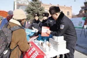 道外公安：植绿护绿筑生态  禁毒同行护平安