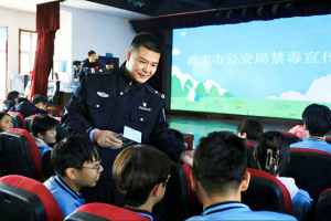 冰城公安：一堂禁毒课 守护无毒青春