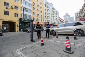 冰城公安靶向整治静态交通  多维发力畅通“出行路”