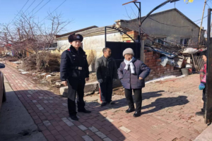冰城巡逻民警及时救助一名走失老人  获家属赞誉