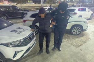 老人深夜迷路 冰城民警伸出援手  守护回家路