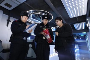 春季安全大排查  冰城公安为“九小场所”全面“体检”