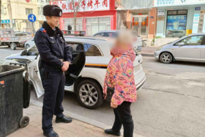 南岗分局民警巡逻中暖心相助 接连帮助迷路老人平安回家