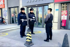 冰城公安靶向治理违规挡车行为  还路于民保畅通