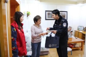 情暖夕阳红  冰城公安上门助老 守护银发幸福晚年
