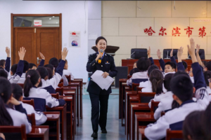 冰城公安：一抹警蓝进校园  阳光守护少年行