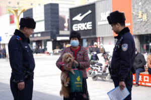 从“一根绳”到“一条心”  冰城公安柔性执法让文明养犬成为双向奔赴