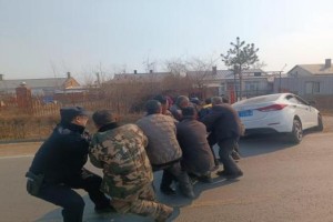 冰城民警紧急救援 警民合力化解困境