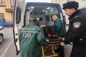 紧急救助突发疾病老人 冰城民警全力守护群众生命安全