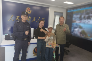 警灯闪烁处 心安即吾乡  ——防洪纪念塔街面警务站的“五一”答卷