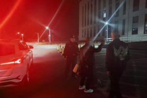 暖心守护！孕妇意外摔倒急就医民警温情护送解民忧