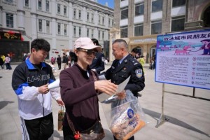 道外公安：文明养犬宣传进景区  引导市民“牵好文明绳”