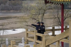 冰城公安强化“水陆空”巡逻守护江水安澜