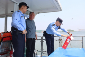 “开门先检测”  冰城公安精细化护游 让游客玩得安心又放心