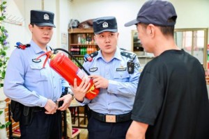 冰城公安：“宣+查+管”三维发力  筑牢“九小场所”安全底线