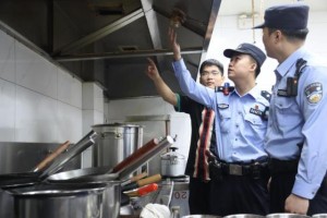 冰城公安紧盯“九小场所”不松懈 平安守护不停步
