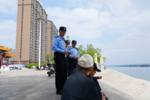 冰城公安：立足警务 “前沿哨所”  护航群众平安游玩