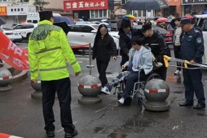冰城公安：  沐雨守护 为逐梦学子铺就平安赴考路