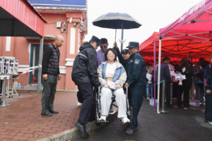 一幕幕暖心瞬间！冰城民警全力护航高考
