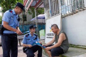 冰城公安：深耕银发反诈防线  把平安课堂搬进烟火街巷