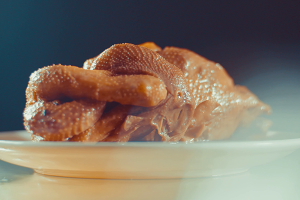 正宗德州扒鸡的行业品牌，凤起牌扒鸡传承德州味道