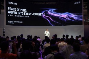 元戎CEO周光北京车展演讲：安全一定是重中之重，物理AI是终极答案