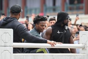 千笔楼｜不戴滤镜看中国，何以成“甲亢哥”的流量密码？