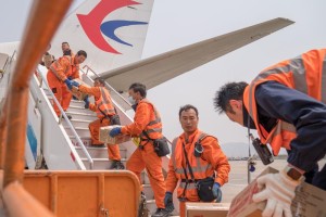 缅甸7.9级“世纪强震”：震中八成建筑损毁，高温下生死救援