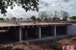 “90后”小伙跨国修路：铺就中非友谊路