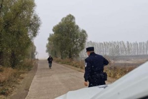 风雪中的温暖守护  民警助迷路工人归家