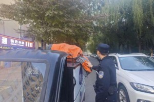 民警遇事管事保道路畅通