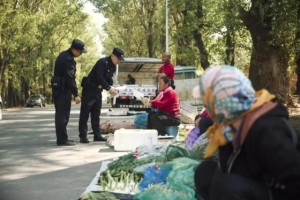 满满安全感！  冰城公安护航农贸市场传递民生温度
