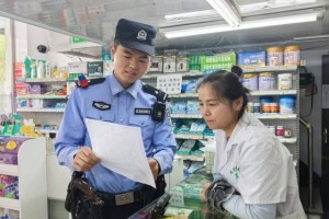 筑牢医保“安全闸”！通河公安走进药店精准开展反诈普法